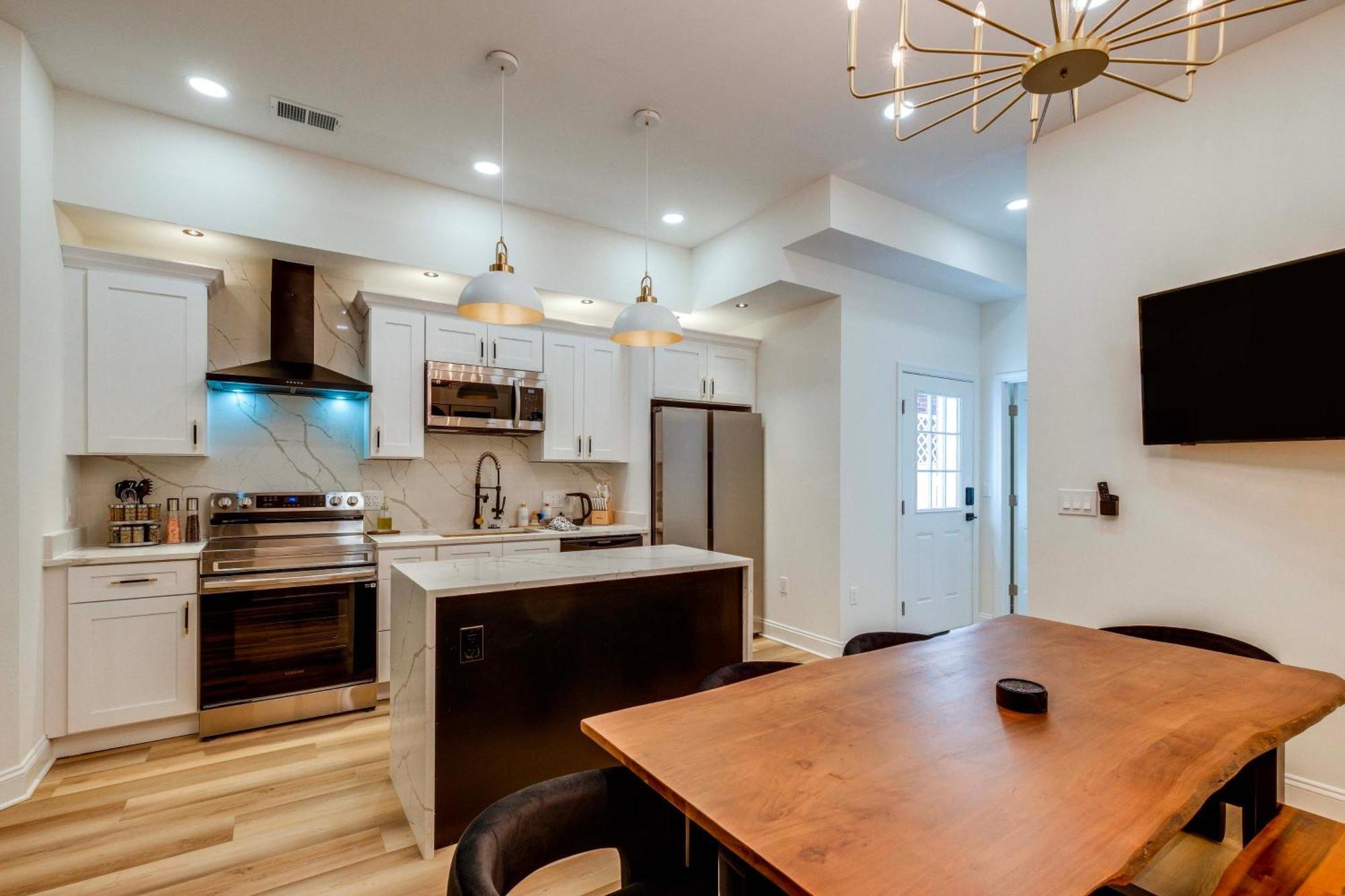Holiday home 1 Mi To Dtwn Hot Tub Haven In Richmond!