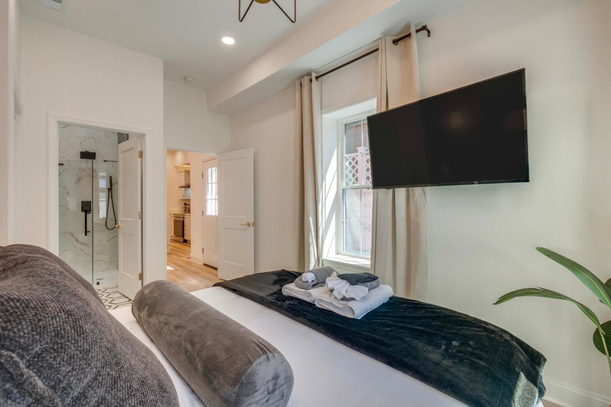 Holiday home 1 Mi To Dtwn Hot Tub Haven In Richmond!